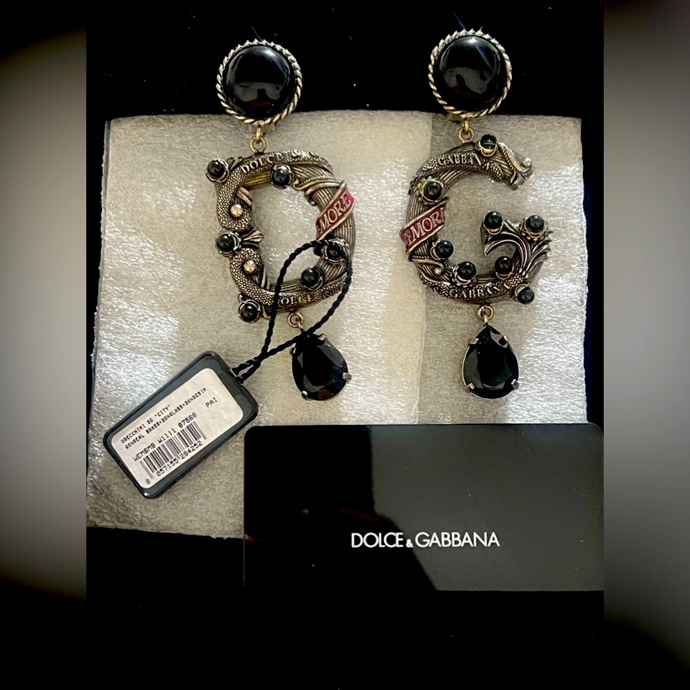 Authentic Dolce & Gabbana earrings/CLIP-ON DROP
EARRINGS WITH DG LOGO/worn twice